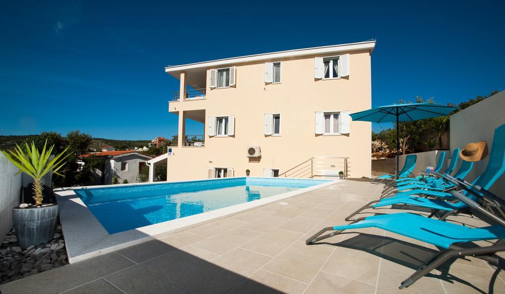 Apartments Villa Laguna With Pool Ražanj Rum bild