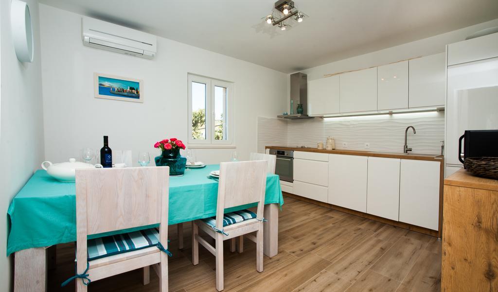 Apartments Villa Laguna With Pool Ražanj Rum bild