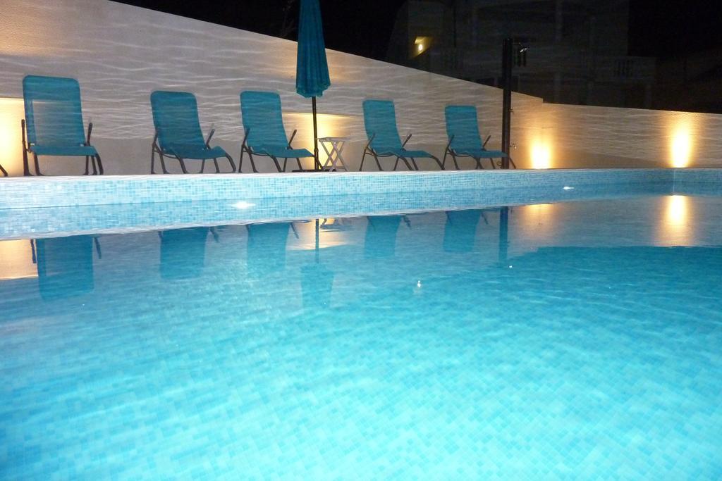 Apartments Villa Laguna With Pool Ražanj Rum bild